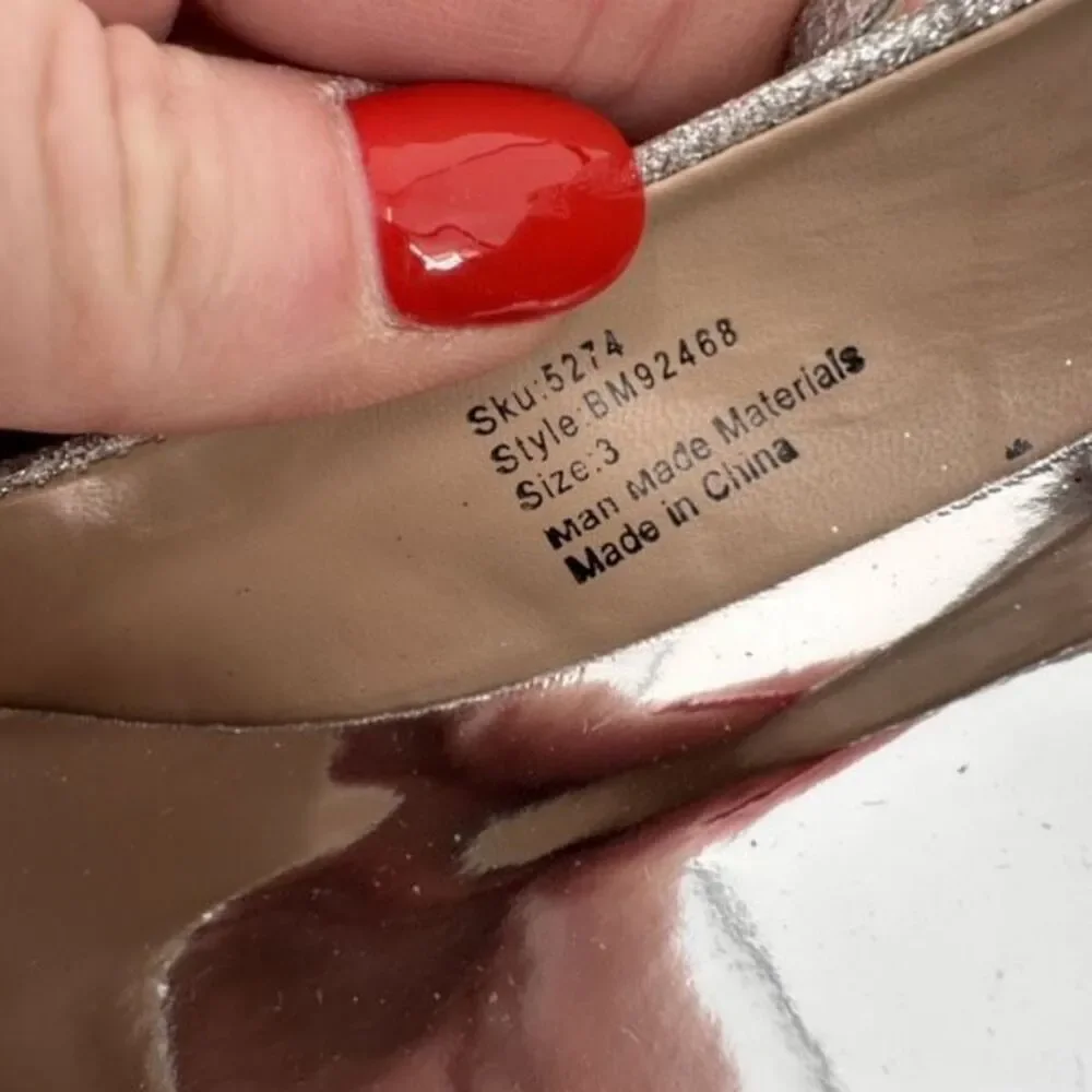 NWT GIRLS' BADGLEY MISCHKA Silver Sparkle Special Occasion Shoe Size 3‎ Party